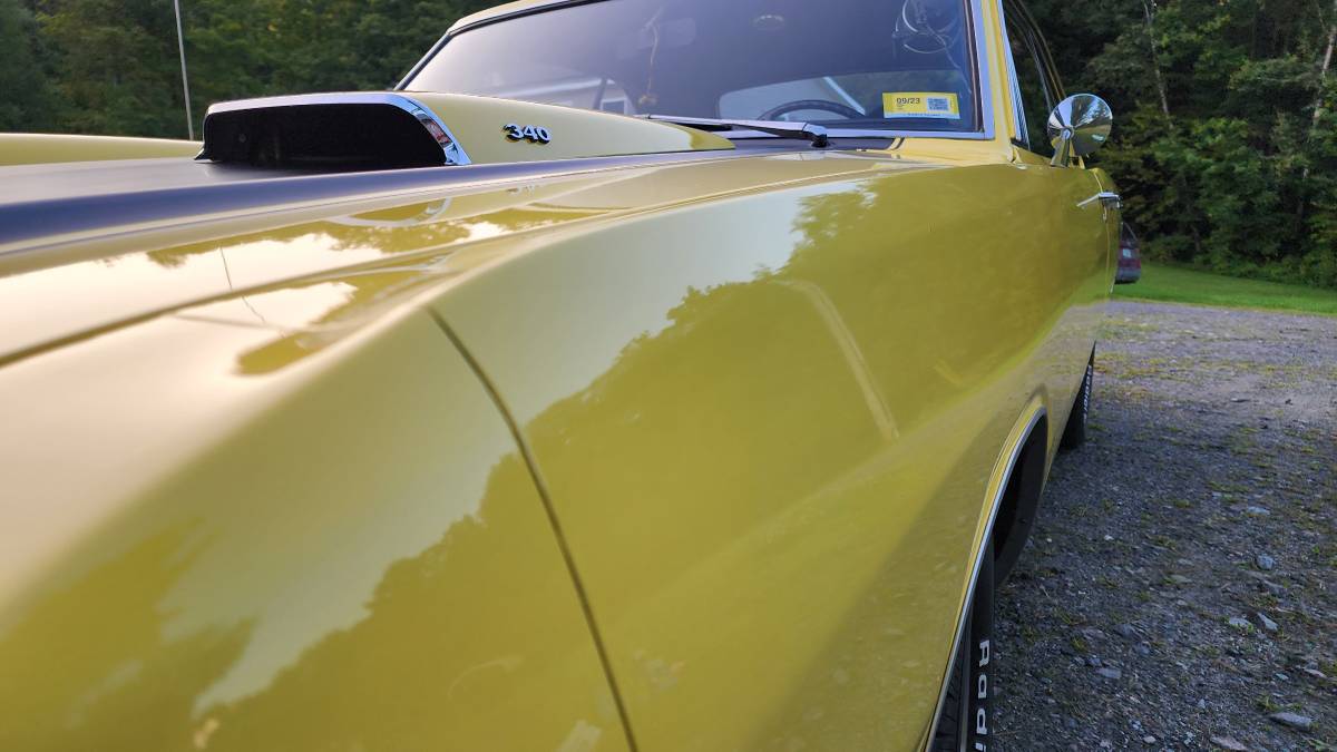 Dodge-Dart-swinger-340-4-speed-1970-yellow