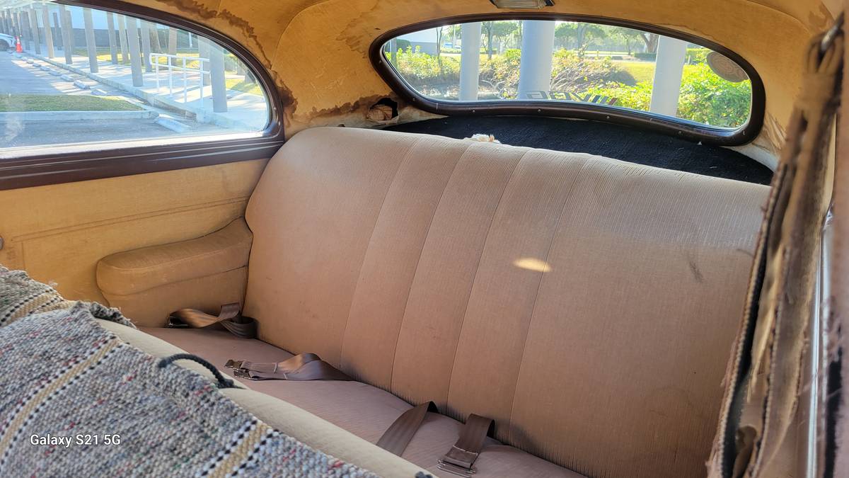 Dodge-Deluxe-1947-15