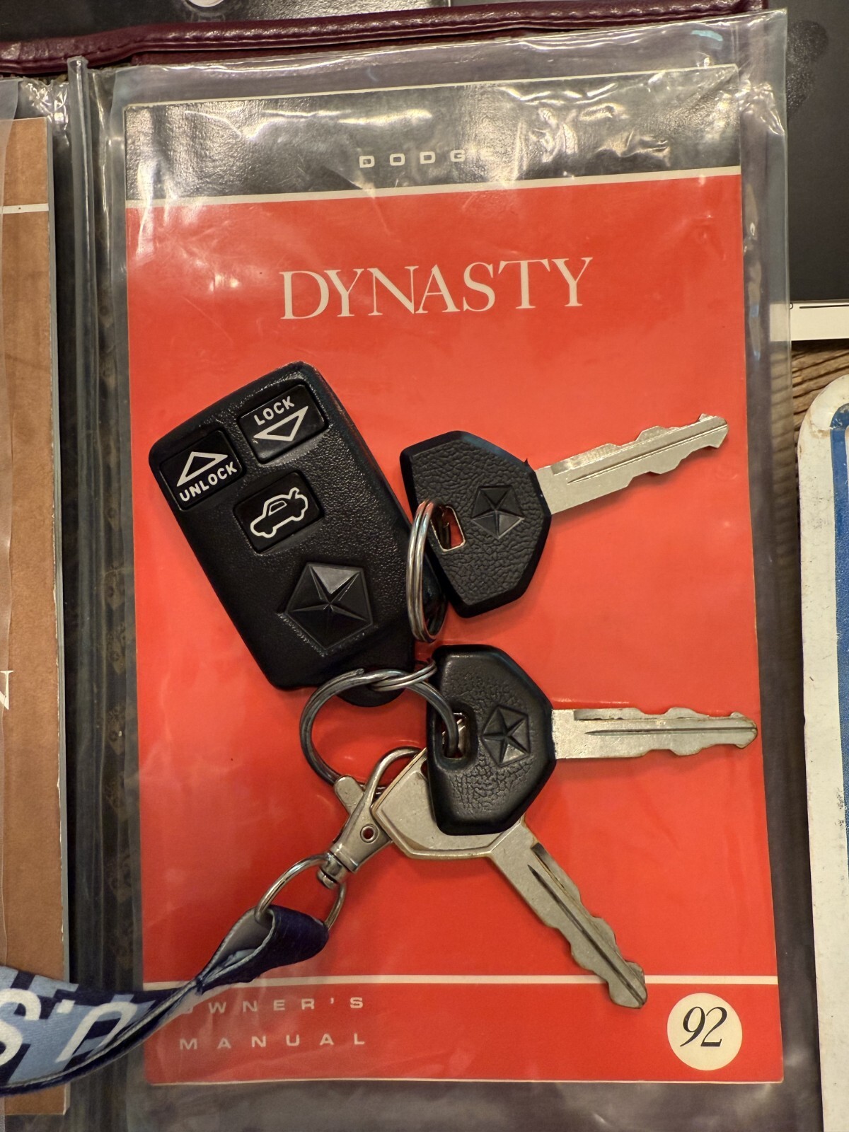 Dodge-Dynasty-1992-Sedan-2