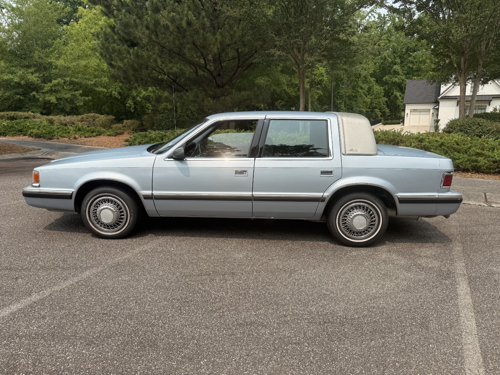 Dodge-Dynasty-1992-Sedan-3