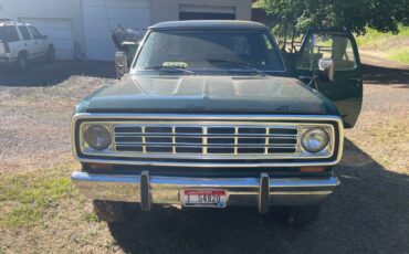 Dodge-Power-wagon-1974-green-4