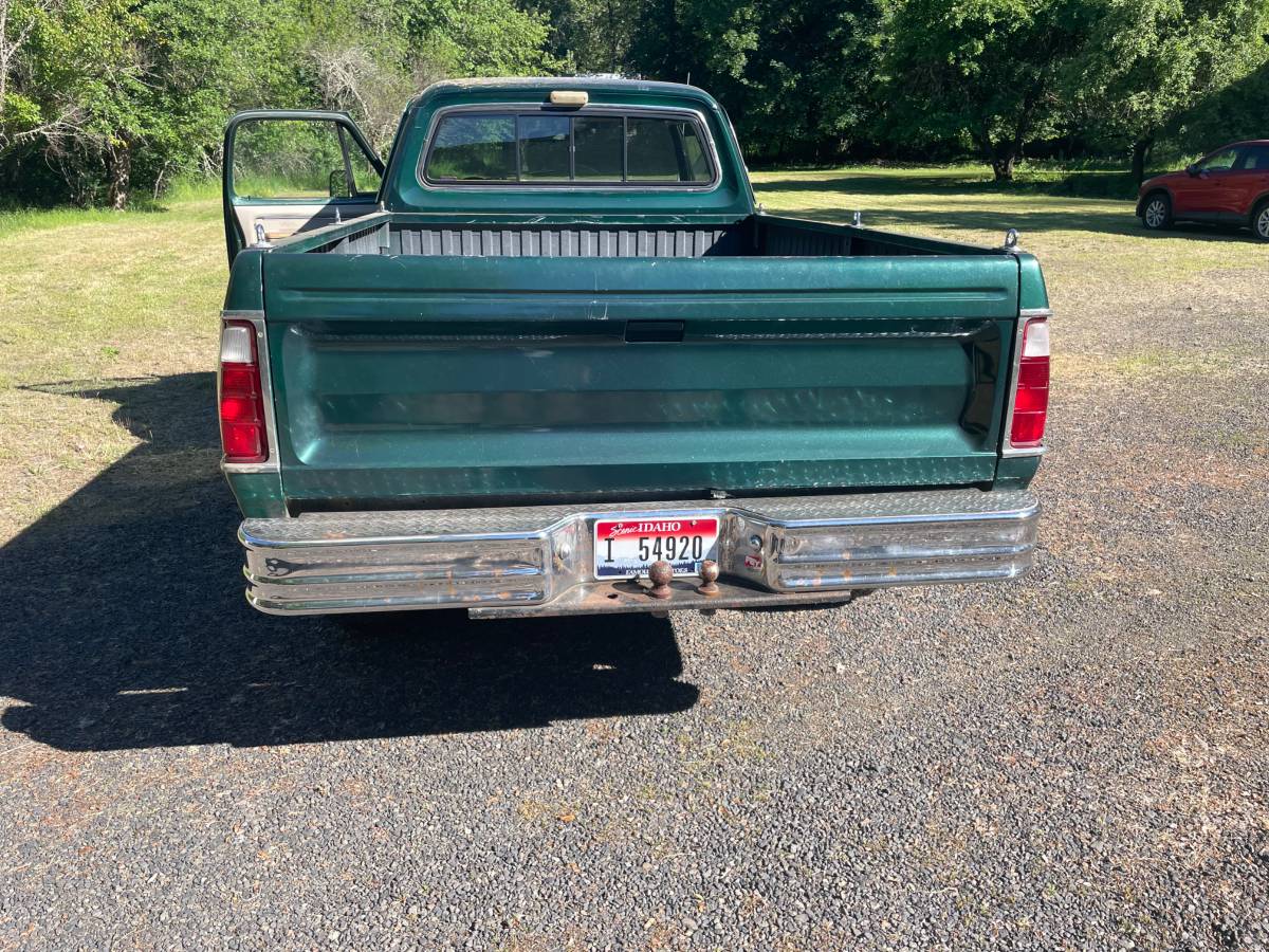 Dodge-Power-wagon-1974-green-7