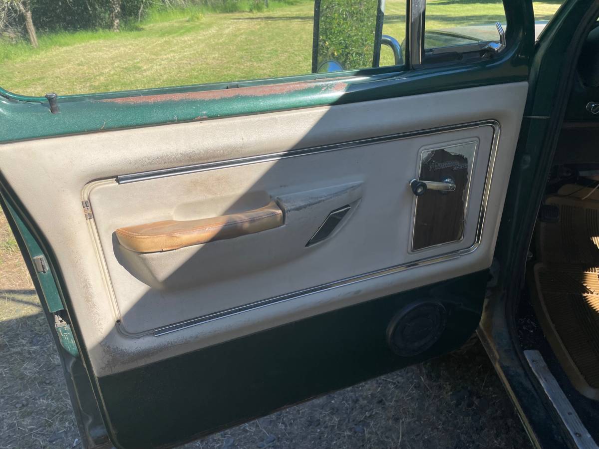 Dodge-Power-wagon-1974-green-8
