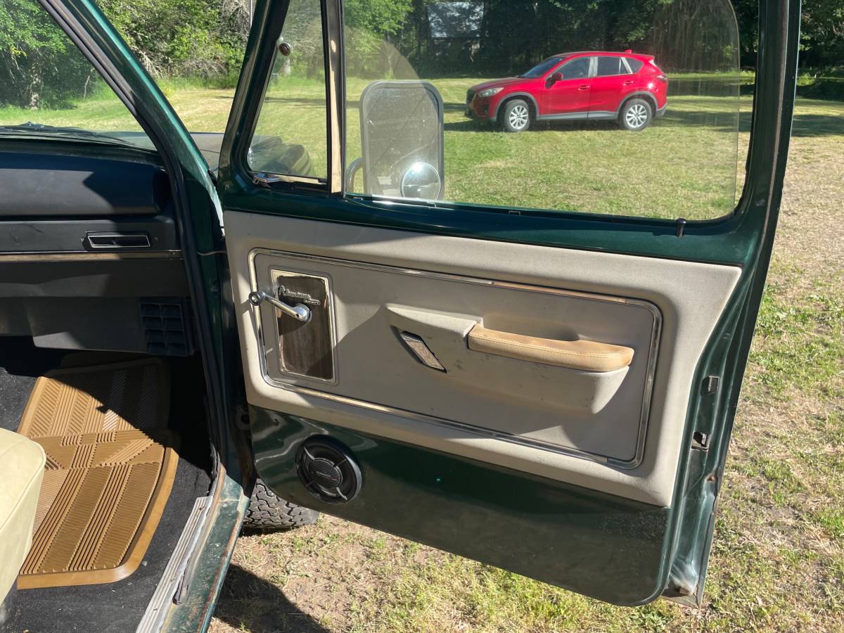 Dodge-Power-wagon-1974-green-9