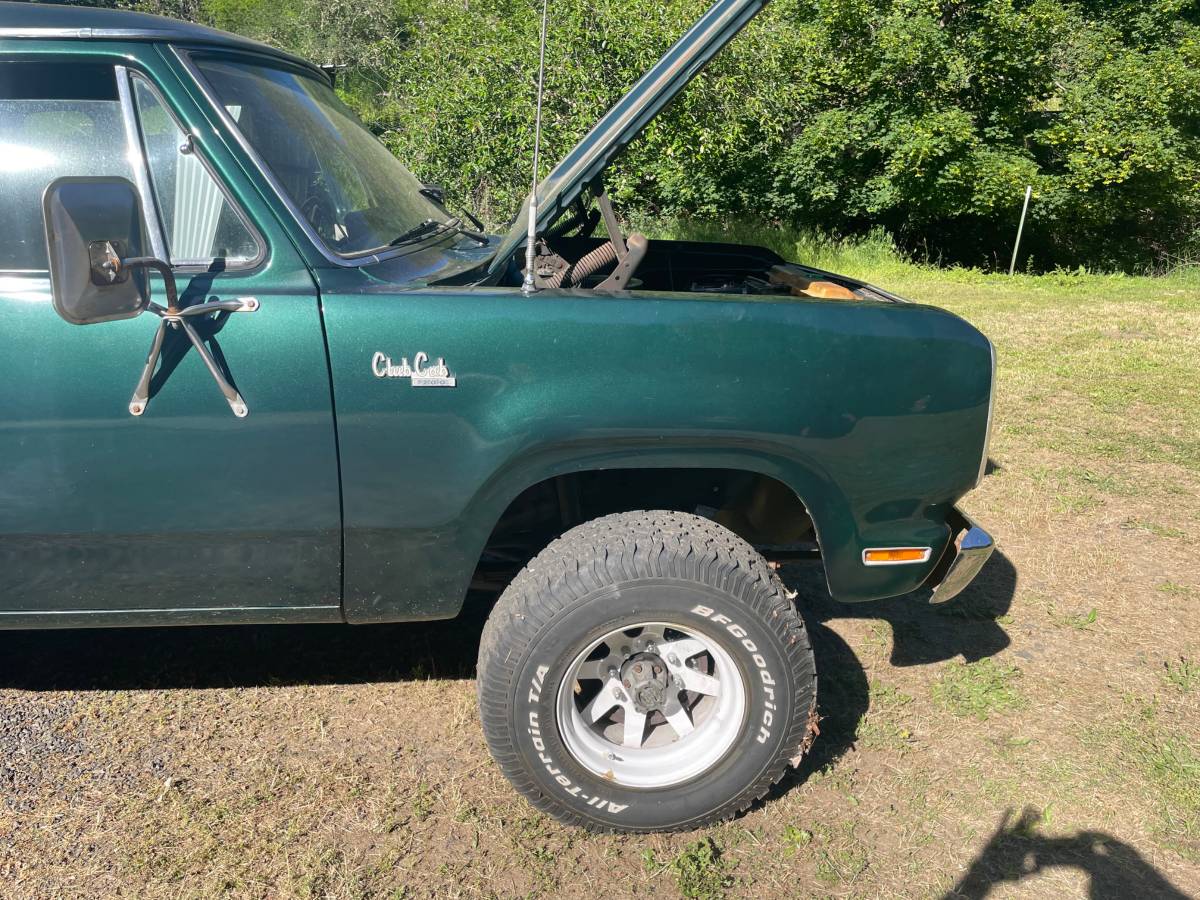 Dodge Power wagon  1974 green