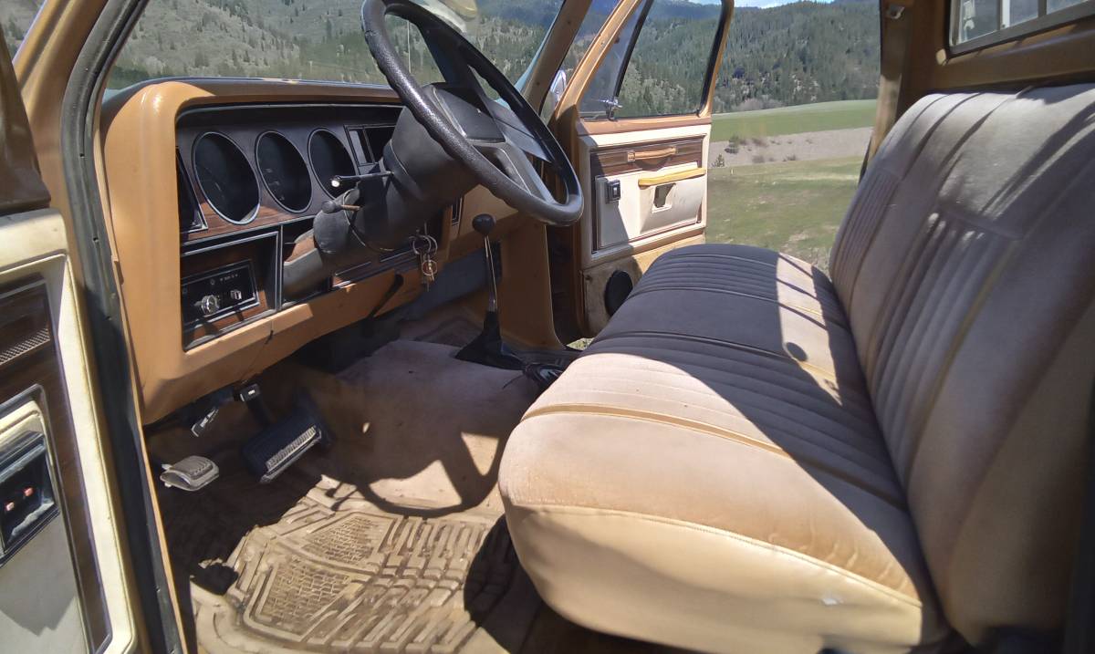 Dodge-Power-wagon-1985-1