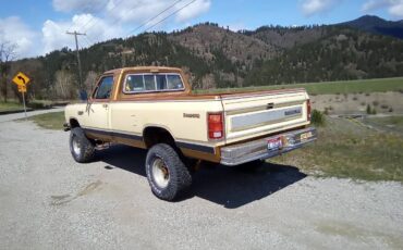 Dodge-Power-wagon-1985-10