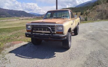 Dodge-Power-wagon-1985-11