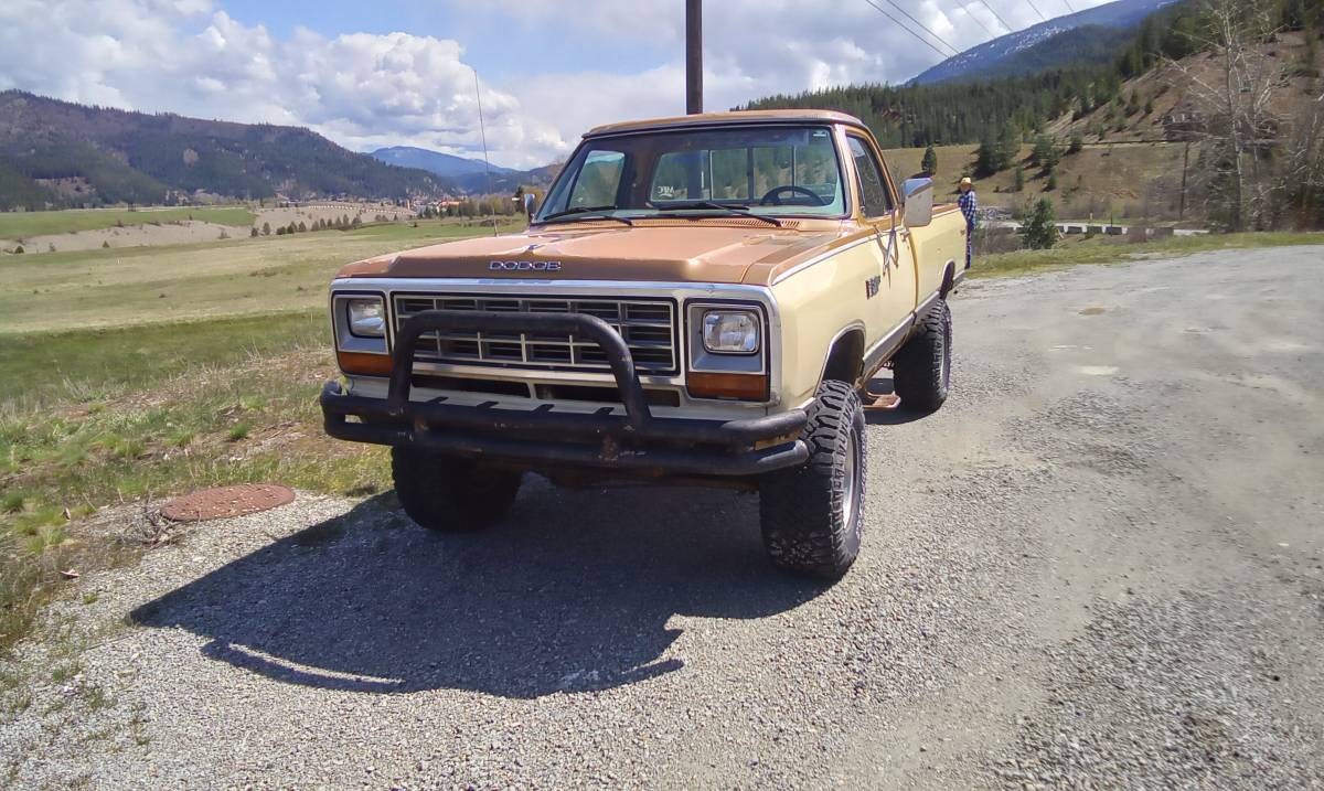 Dodge-Power-wagon-1985-11