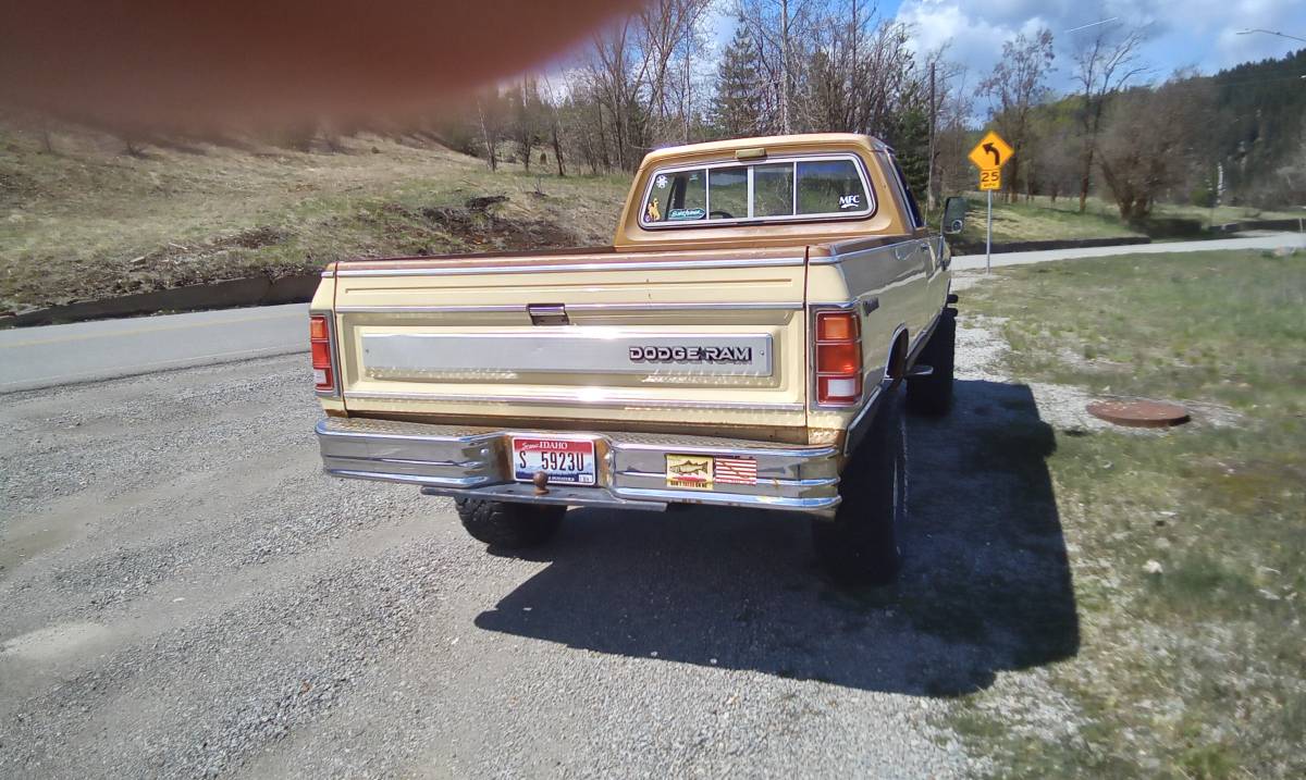 Dodge-Power-wagon-1985-12