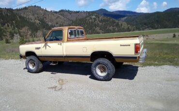 Dodge-Power-wagon-1985-13