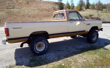 Dodge-Power-wagon-1985-9