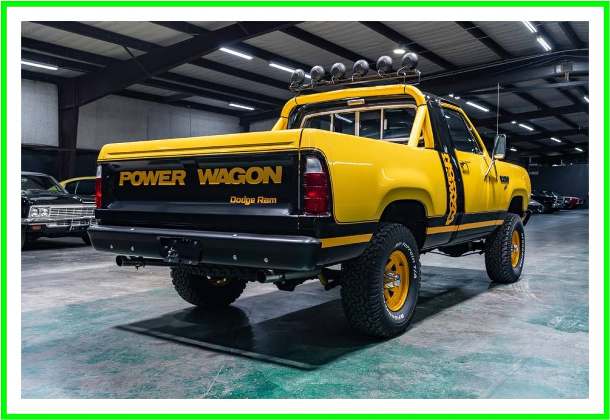 Dodge-Power-wagon-macho-4x4-1980-black-1