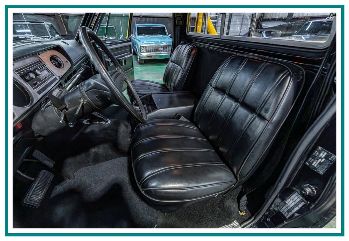 Dodge-Power-wagon-macho-4x4-1980-black-2