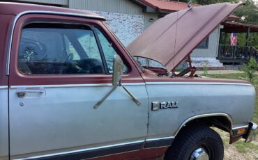 Dodge-Prospestor-1985-silver-17