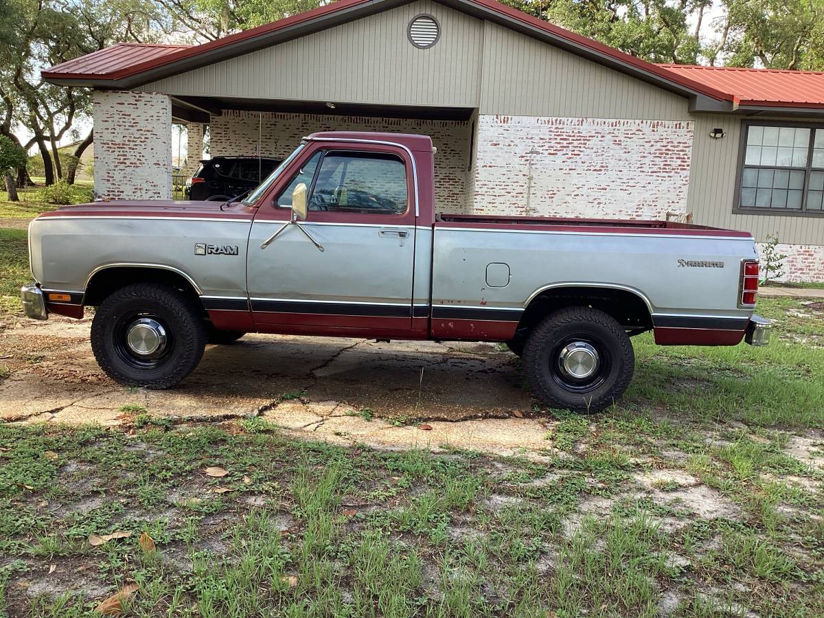 Dodge-Prospestor-1985-silver-2