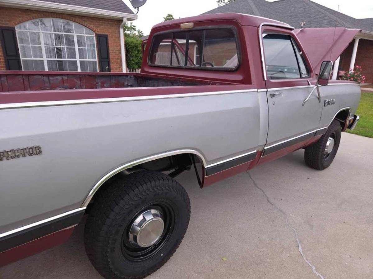 Dodge-Prospestor-1985-silver-5