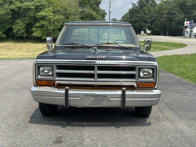 Dodge-Ram-1500-1986-Pickup-Truck-1