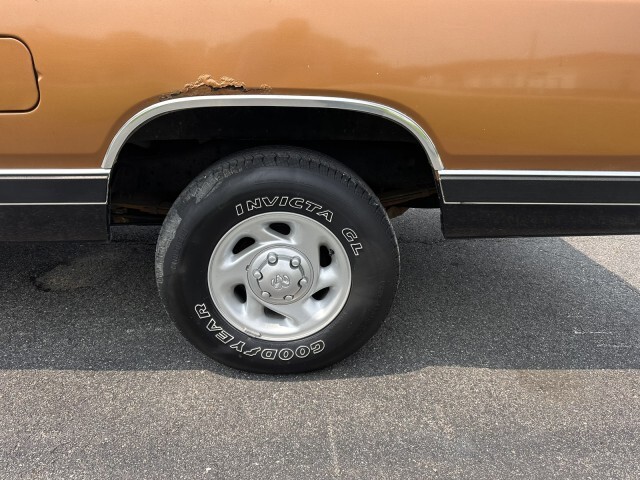 Dodge-Ram-1500-1986-Pickup-Truck-8