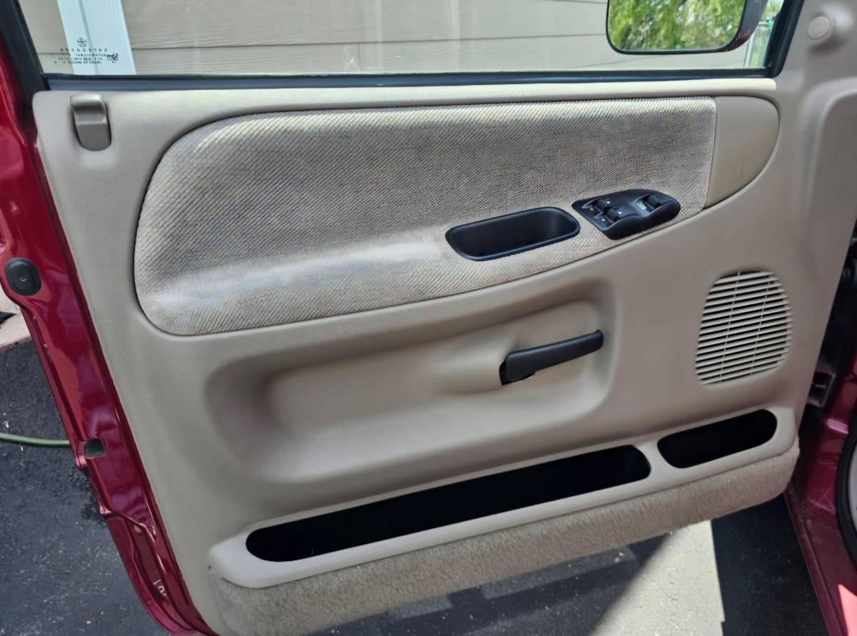 Dodge-Ram-1500-1995-red-2