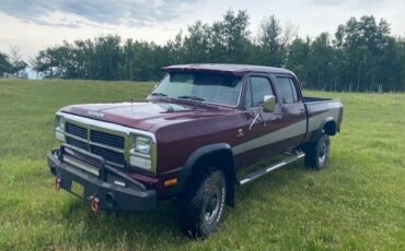 Dodge-Ram-2500-1983-Crew-Cab-Pickup-2