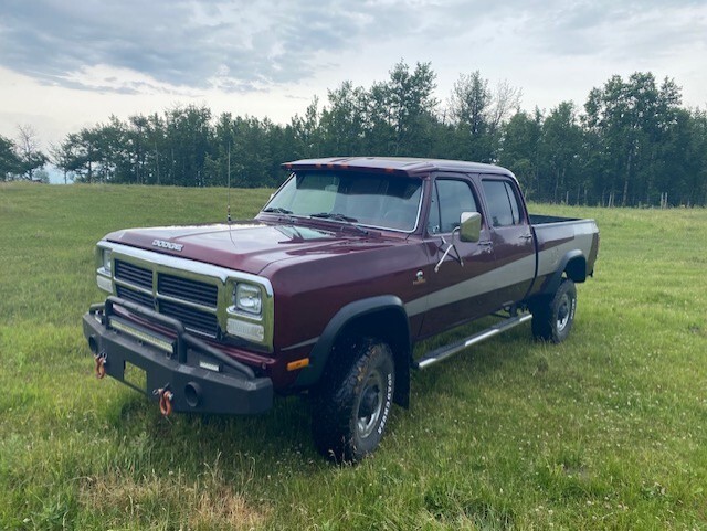 Dodge-Ram-2500-1983-Crew-Cab-Pickup-2