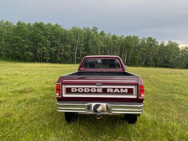 Dodge-Ram-2500-1983-Crew-Cab-Pickup-6