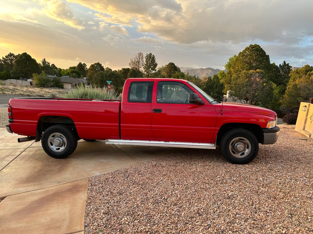 Dodge Ram 2500 club cab diesel  1995 red