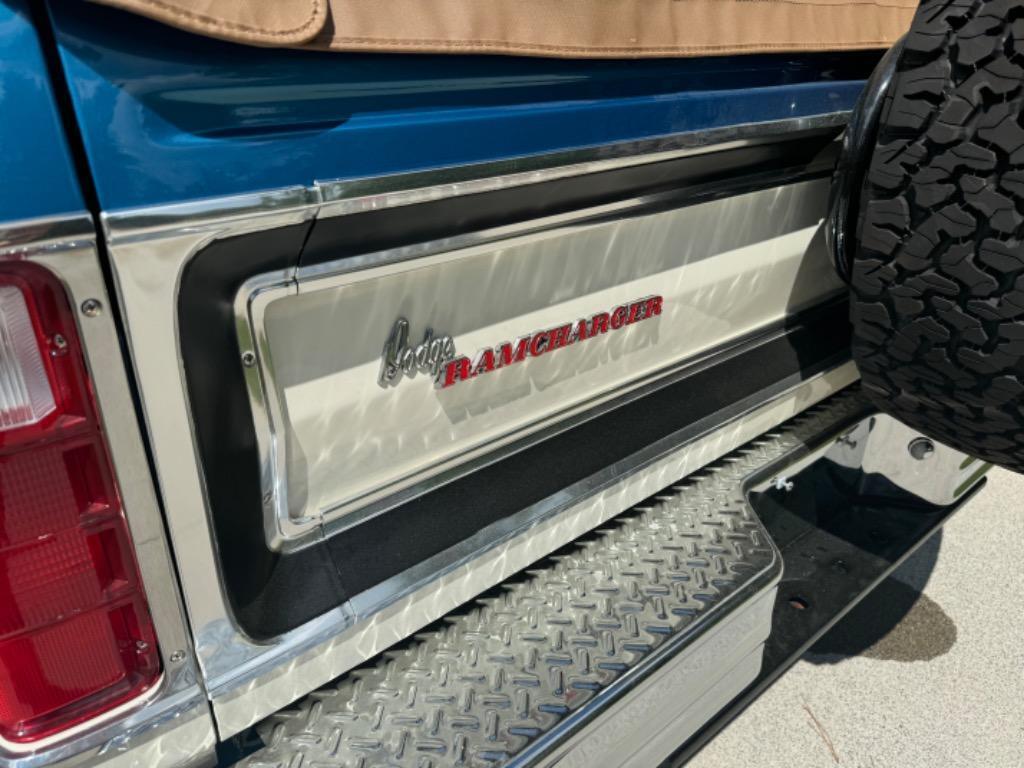 Dodge-Ram-Charger-383-factory-ac-2-tops-frame-off.-No-r-1977-2dr-14
