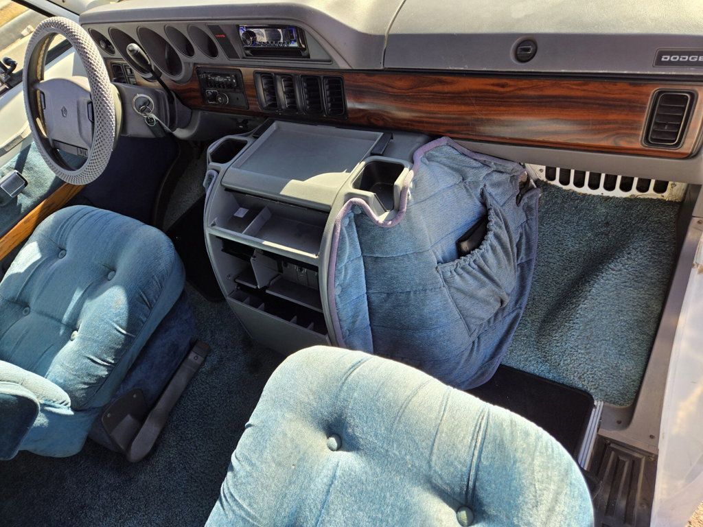 Dodge-Ram-Van-1994-13