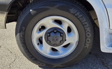 Dodge-Ram-Van-1994-5