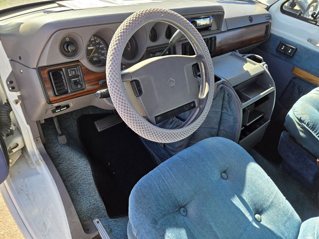 Dodge-Ram-Van-1994-7