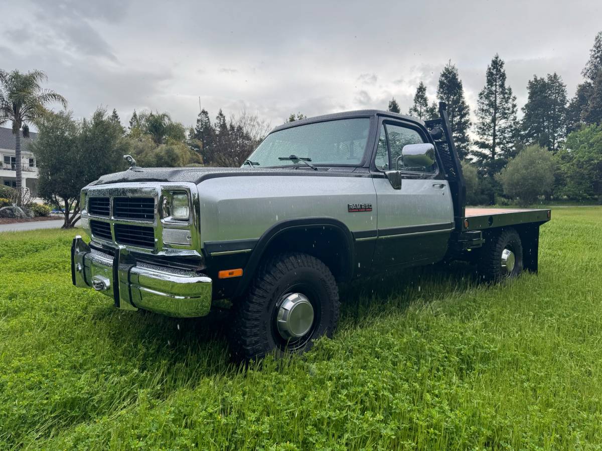 Dodge-Ram-d350-diesel-1991-black-1