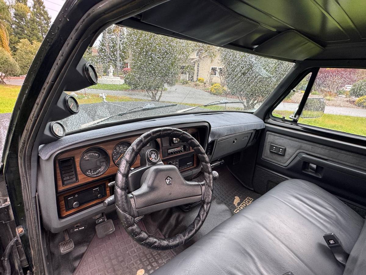 Dodge-Ram-d350-diesel-1991-black-17