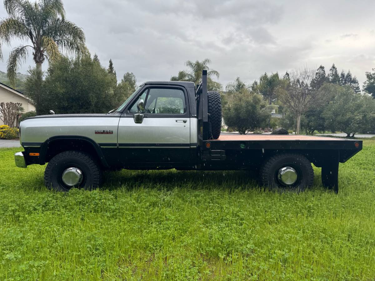 Dodge-Ram-d350-diesel-1991-black-3