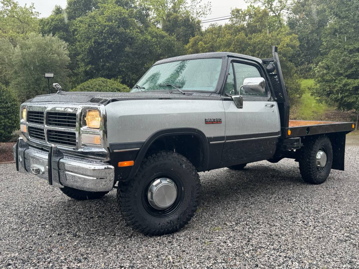 Dodge-Ram-d350-diesel-1991-black