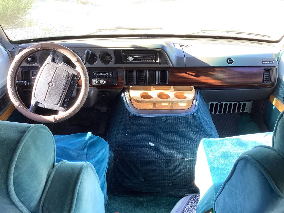Dodge-Ram-van-2500-1995-7