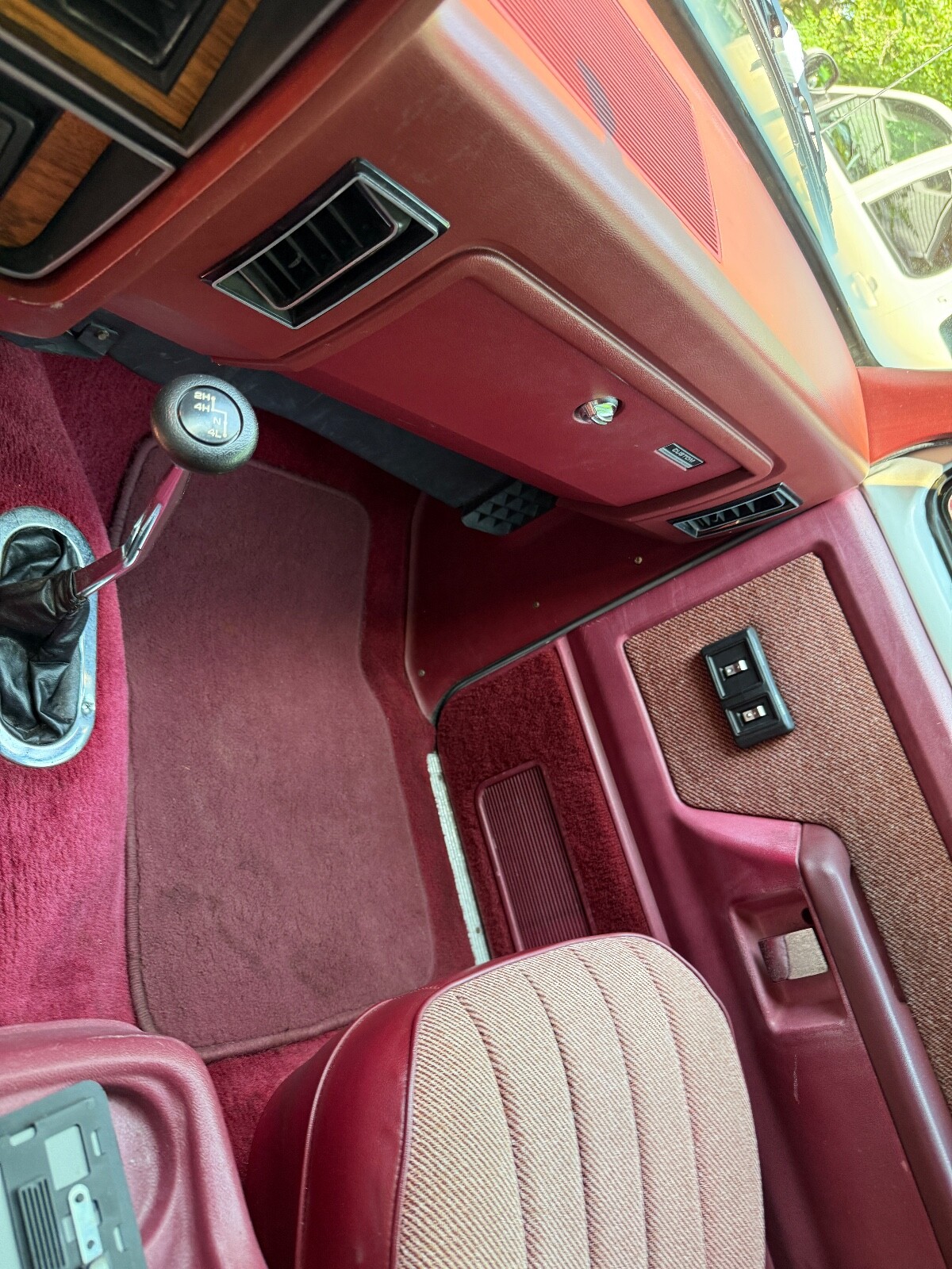 Dodge-Ramcharger-1987-SUV-26