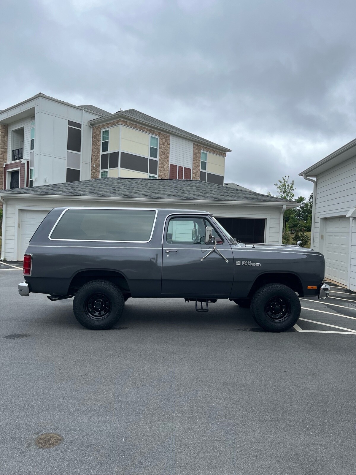 Dodge-Ramcharger-1987