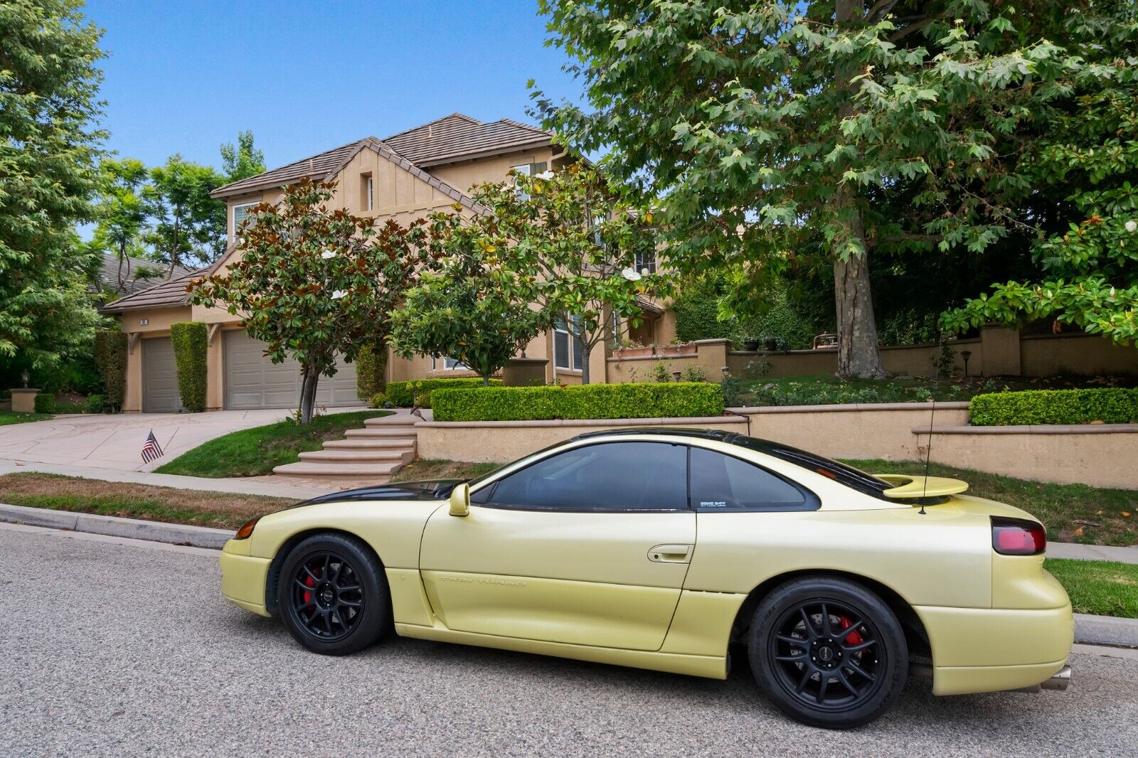 Dodge-Stealth-1995-Hatchback-2