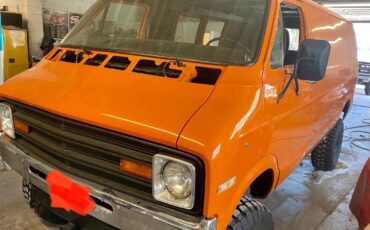 Dodge-Van-1977-5