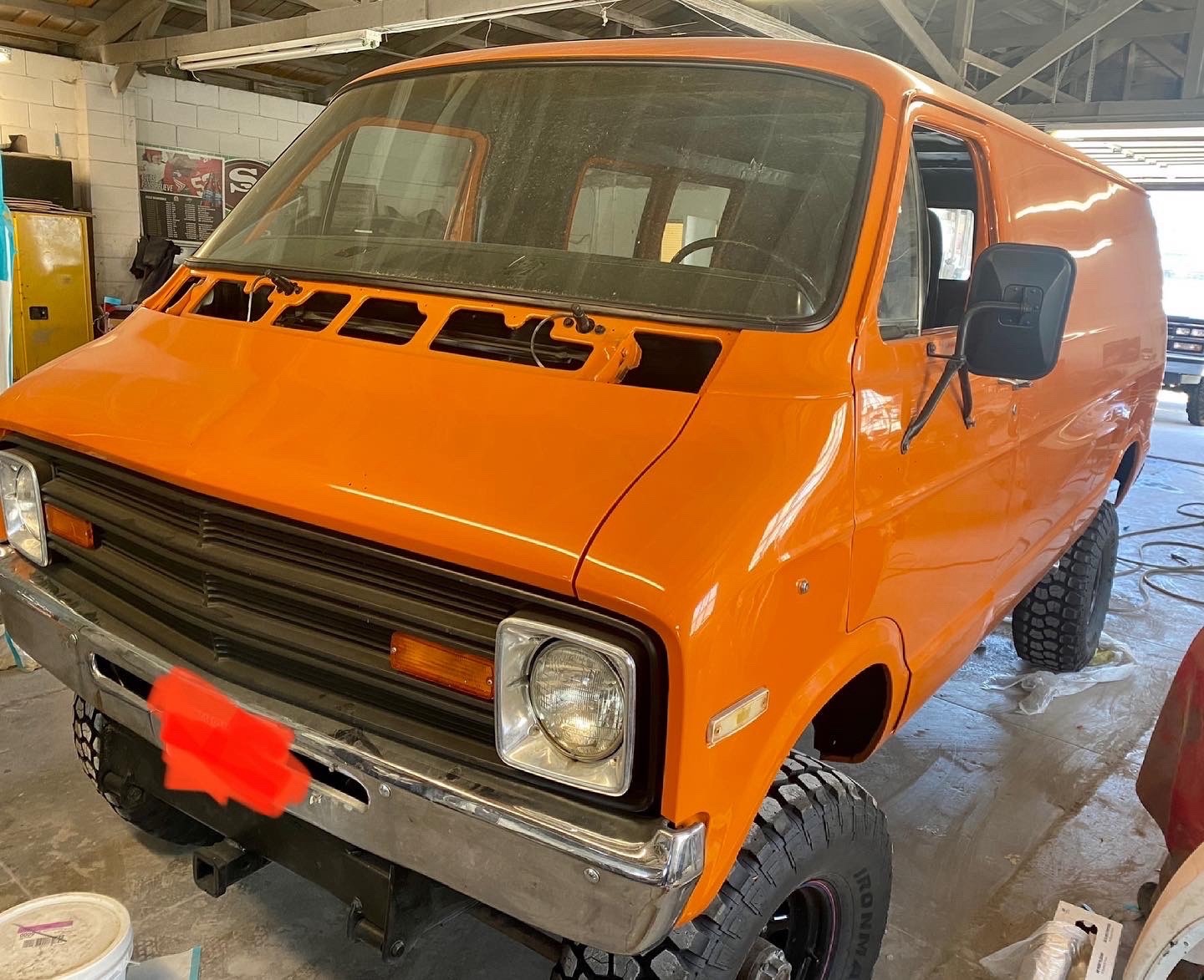 Dodge-Van-1977-5