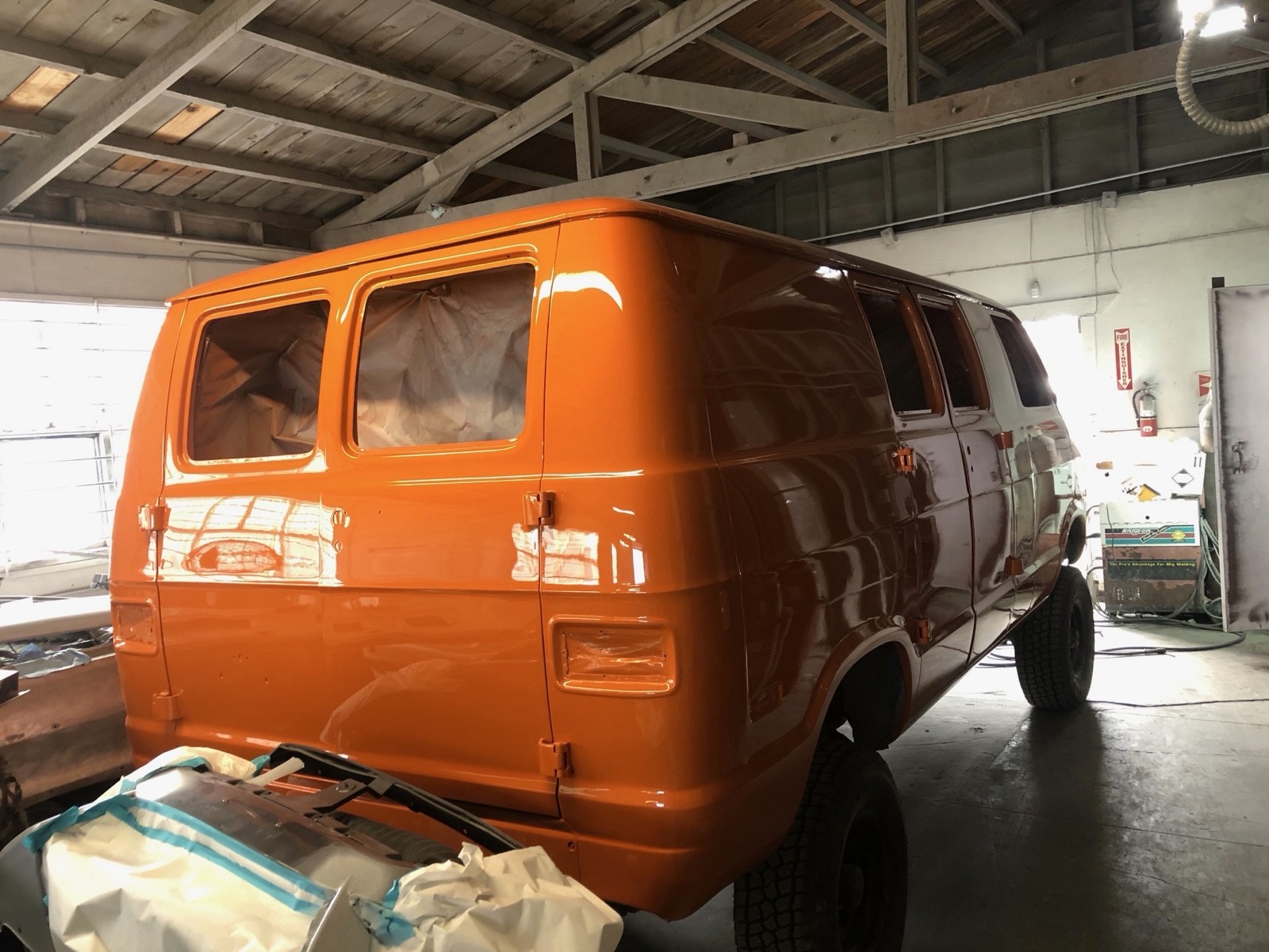 Dodge-Van-1977-8