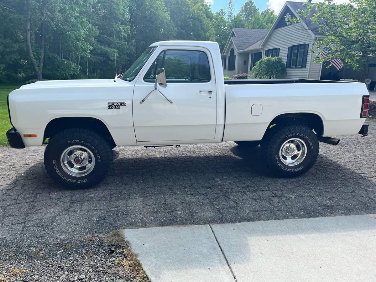 Dodge-W150-1986-white-1