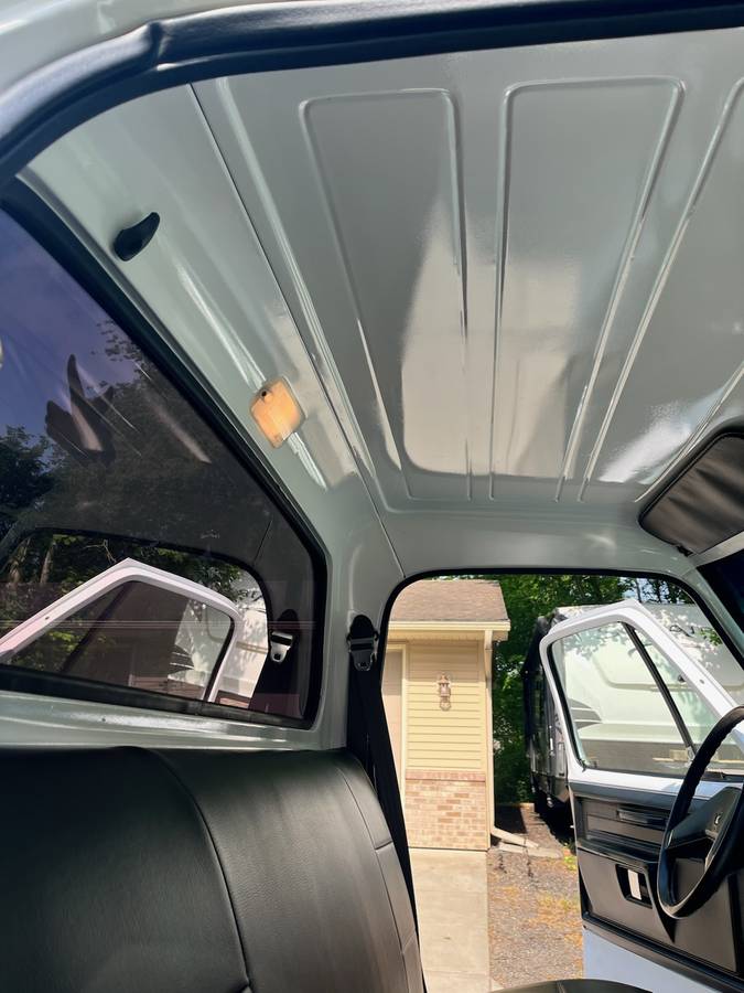 Dodge-W150-1986-white-13