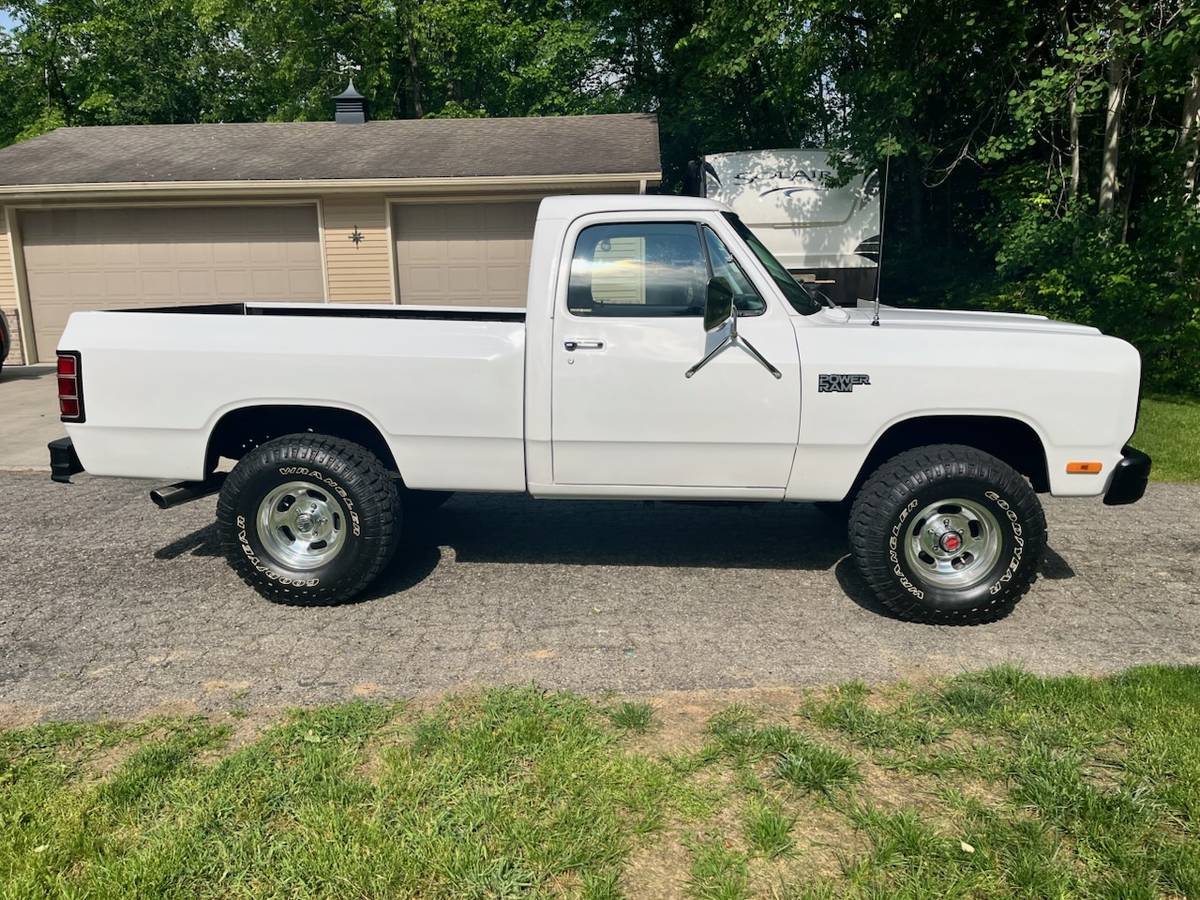 Dodge-W150-1986-white-2