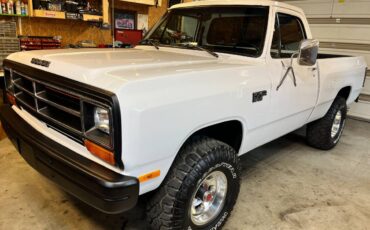 Dodge-W150-1986-white-21