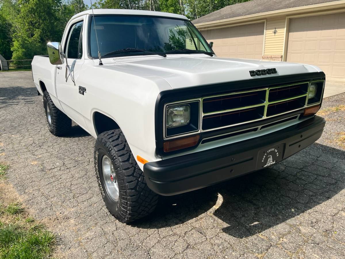 Dodge-W150-1986-white-3