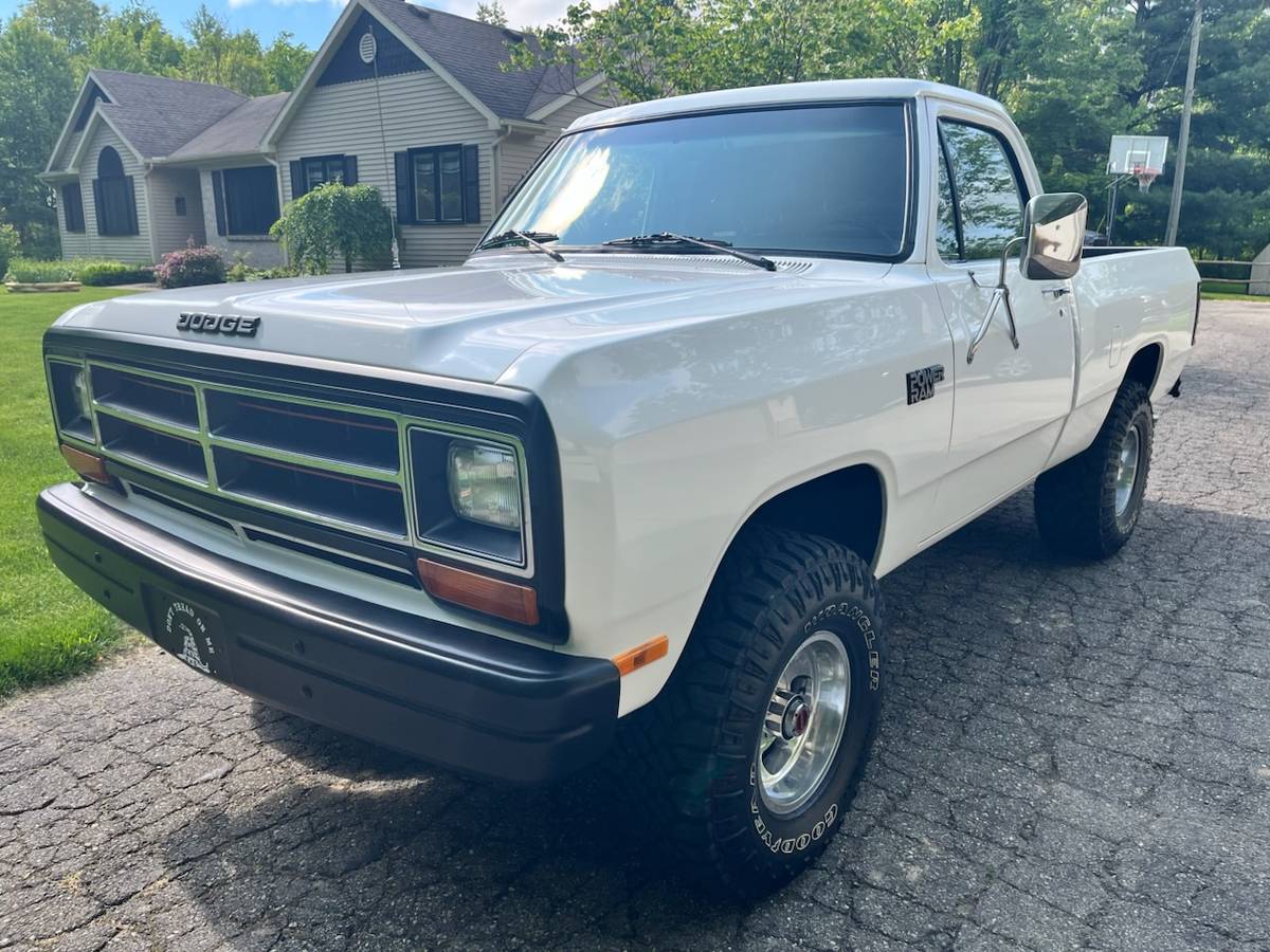 Dodge-W150-1986-white-4