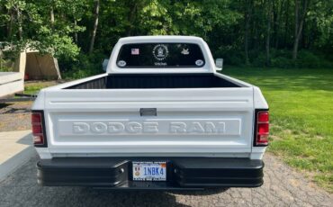 Dodge-W150-1986-white-5